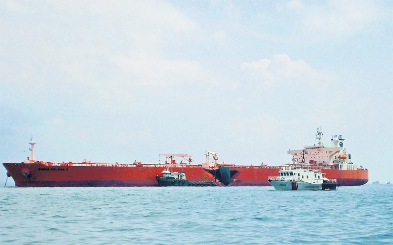 Tanker Bulk Carrier Collide Off Singapore Eb247 Companies And Markets Logistics Emirates24 7