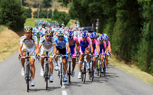 Tony Martin (l) of Germany and HTC Columbia leads the peloton during stage thirteen of the 2010 Tour de France from Rodez to Revel in Revel, France. (GETTY IMAGES)