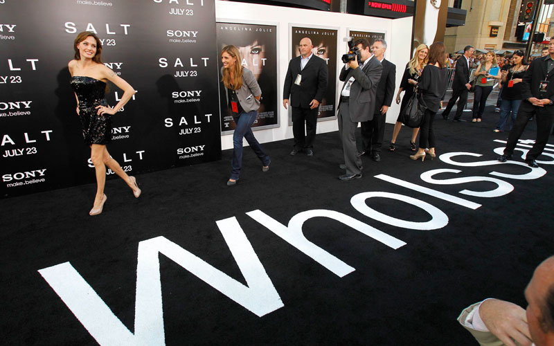 Cast member Angelina Jolie poses at the premiere of the movie "Salt" at the Grauman's Chinese theatre in Hollywood, California July 19, 2010. (REUTERS)