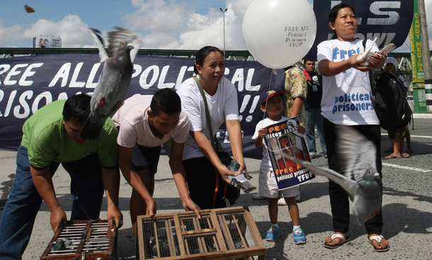 Filipino protesters release pigeons in a symbolic call for the freedom of political prisoners during a demonstration in Quezon City, east of Manila, Philippines. Philippine President Benigno Aquino III is set to deliver his first State of the Nation Address (SONA) as activists hold demonstrations calling for the prosecution of his predecessor Gloria Macapagal-Arroyo for alleged human rights violations and acts of corruption during her nine-year presidency. (EPA)