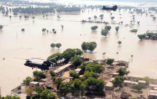 UAE Chinook helicopters drop over 100 tons of relief supplies to flood victims. (WAM)