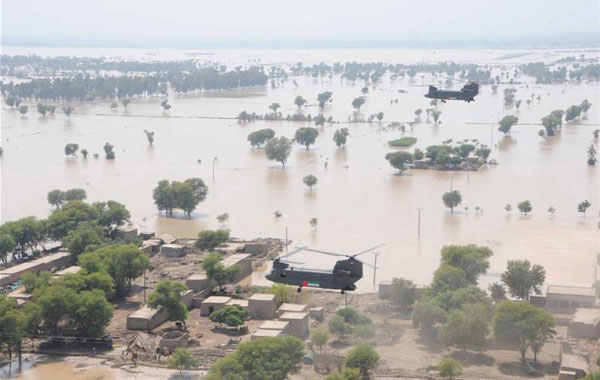 UAE Chinook helicopters drop over 100 tons of relief supplies to flood victims. (WAM)