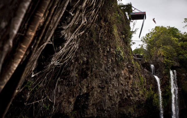 Artem Silchenko of Russia diving from the 27-metre platform at Kawainui Falls during the sixth and final round of the 2010 Red Bull Cliff Diving World Series in Hilo, Hawaii. (AFP)