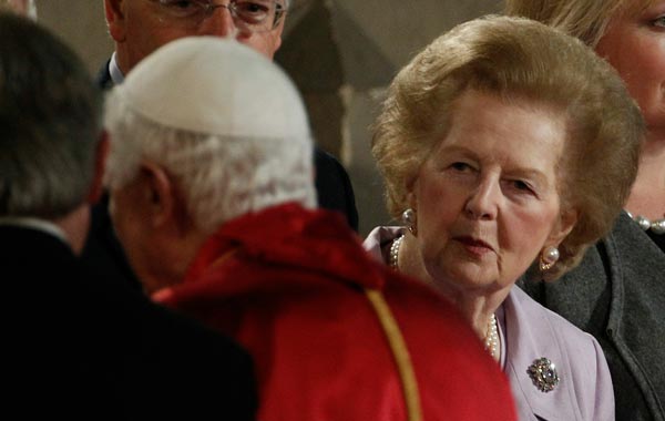 Former prime minster  Baroness Thatcher waits to greet Pope Benedict XVI at Westminster Hall. (GETTY IMAGES)