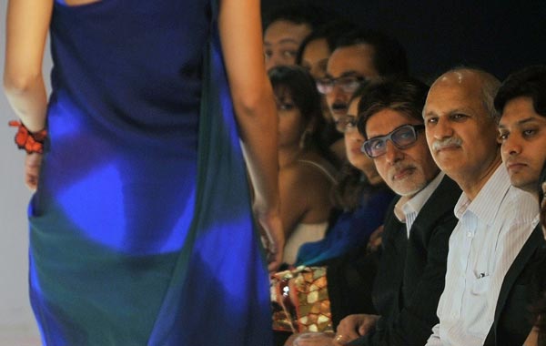 Indian Bollywood actor Amitabh Bachchan (C, in black) attends a fashion presentation by Indian designer Nachiket Barve on the third day of Lakme Fashion Week (LFW) Winter/Festive 2010 in Mumbai. (AFP)