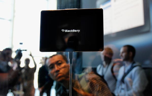 Conference attendees look over the new Blackberry PlayBook at the Research in Motion Blackberry developer's conference in San Francisco, California. (REUTERS)