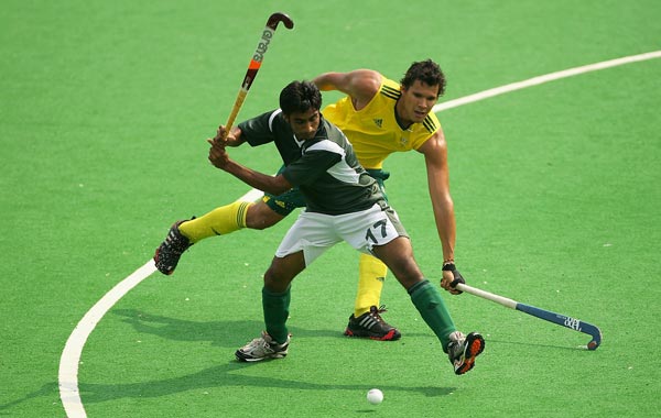 Shafqat Rasool of Pakistan plays a shot in the Men's Pool A match between Pakistan and Australia at Major Dhyan Chand National Stadium during day six of the Delhi 2010 Commonwealth Games. (GETTY)