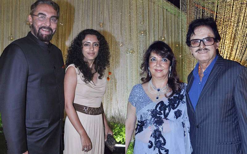 Indian Bollywood actor Kabir Bedi (L) poses with Parveen and Sanjay Khan (R) poses with his wife at newly wed Vivek Oberoi and Priyanka Alva's reception party in Mumbai. (AFP)