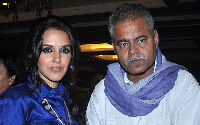 Indian Bollywood actress Neha Dhupia (L) and Sanjay Mishra pose during the music launch of the upcoming Hindi film “Phas Gaya Re Obama” directed by Subhash Kapoor in Mumbai. (AFP)