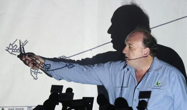 Chief Executive Officer of Pike River Coal, Peter Whittall, indicates where trapped miners may be inside the Pike River coal during a news conference in Greymouth on New Zealand's west coast. (REUTERS)