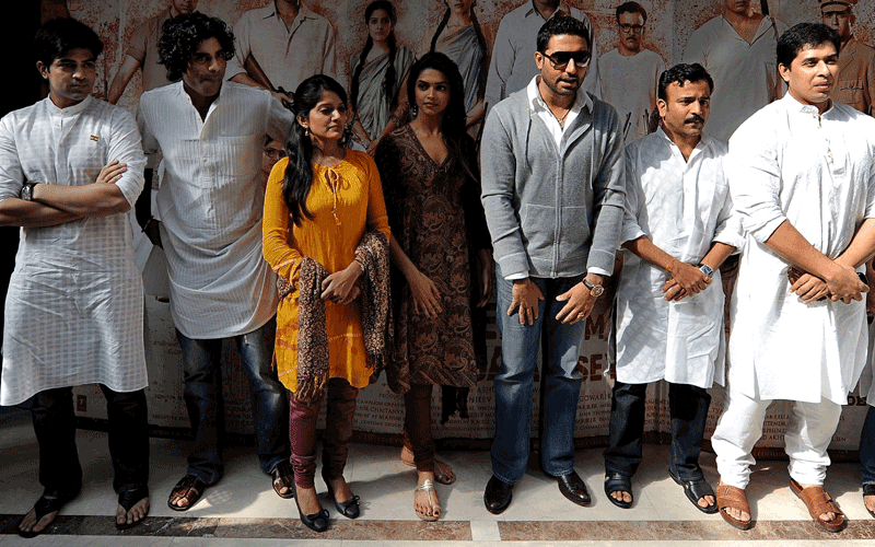 Indian Bollywood actors Abhishek Bachhan (third right) and actress Deepika Padukone (centre) pose along with other cast members during a promotional event for their upcoming Hindi film 'Khelein Hum Jee Jaan Se' in New Delhi. (AFP)