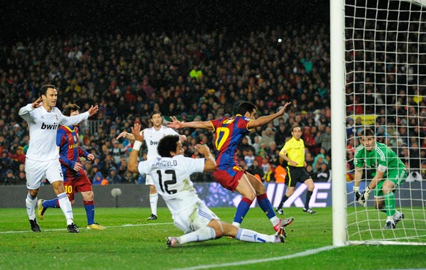 Pedro Rodriguez of Barcelona (2nd R) scores the second goal during the La Liga match between Barcelona and Real Madrid at the Camp Nou Stadium in Barcelona, Spain.  Barcelona won the match 5-0. (GETTY)