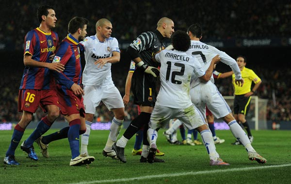 Goalkeeper Victor Valdes (L) of Barcelona argues with Cristiano Ronaldo (R) of Real Madrid during the la liga match between Barcelona and Real Madrid at the Camp Nou stadium in Barcelona, Spain. (GETTY)