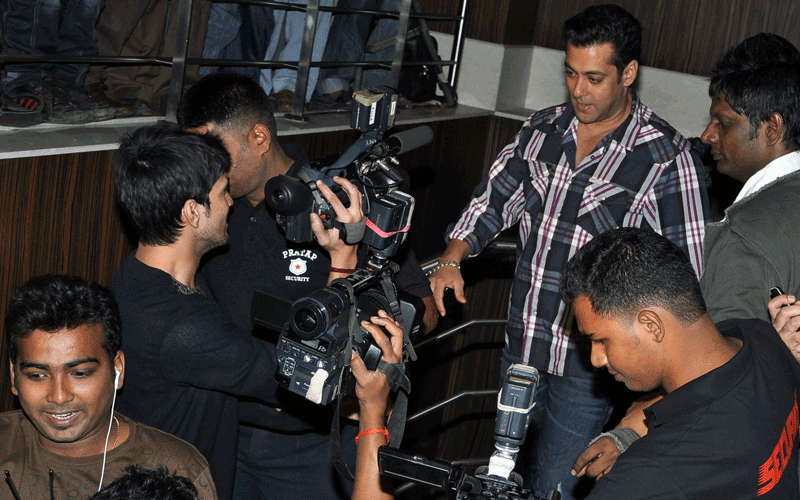 Indian Bollywood actor Salman Khan (C/R) arrives for the Indian comedy-drama film "Yamla Pagla Deewana" music launch in Mumbai. (AFP)