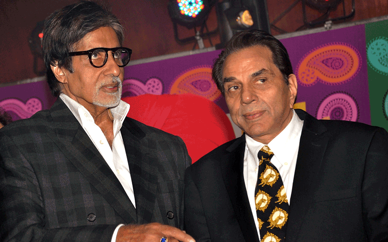 Indian Bollywood actors Dharmendra Singh Deol(R) and Amitabh Bachchan attend the Indian comedy-drama film "Yamla Pagla Deewana" music launch in Mumbai. (AFP)