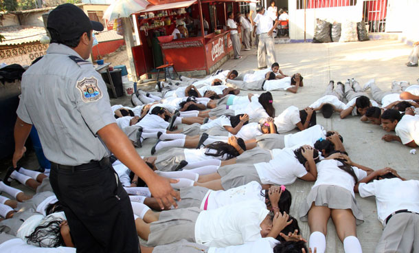 A police officer teaches school children how to react in case of an armed attack at a school in Acapulco. Mexican officials are teaching school children how to dive for cover if they come under fire from gangs fighting over the Pacific beach city of Acapulco as drug violence reaches deeper into everyday life. (REUTERS)