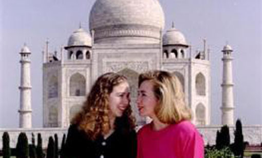 Hillary Clinton and daughter Chelsea looks at each other in front of Taj Mahal during their visit to Agra in India March 30. (REUTERS)