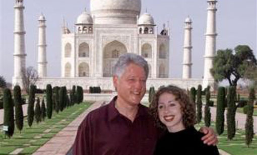 Bill Clinton and daughter, Chelsea, visit the Taj Mahal while touring Agra, March 22. (REUTERS)