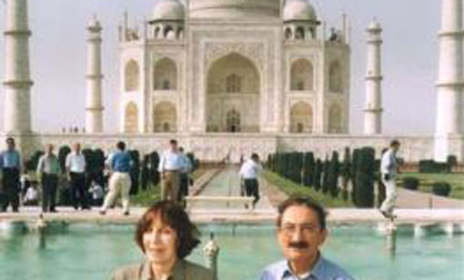 Turkish Prime Minister Bulent Ecevit and his wife Rahsan pose in front of the Taj Mahal outside Agra in India April 2. (REUTERS)