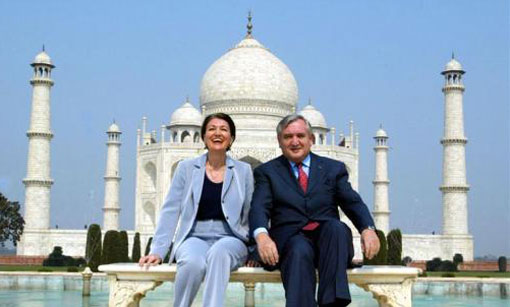 French Prime Minister Jean-Pierre Raffarin (R) and his wife Anne-Marie pose for photographers in front of the historic Taj Mahal in Agra February 8. (REUTERS)