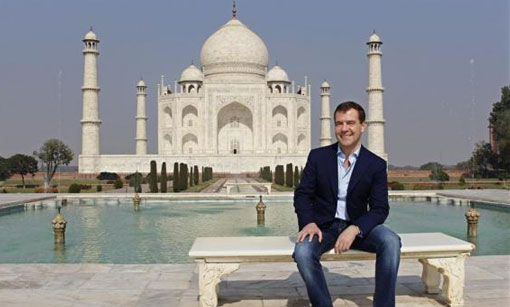 Russia's President Dmitry Medvedev visits the historic Taj Mahal in Agra December 22, 2010. (REUTERS)