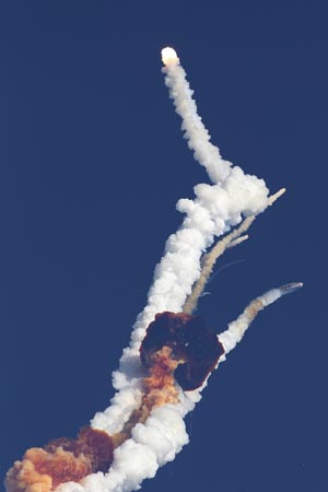 The Indian GSLV (Geosynchronous Satellite Launch Vehicle), carrying the GSAT-5P satellite as payload, is seen moments after exploding during its launch above Sriharikota. (AFP)