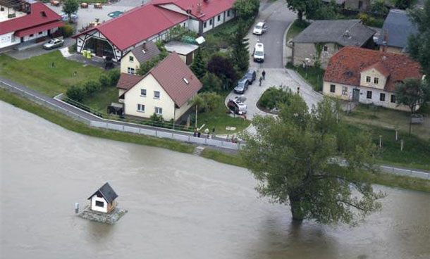 An aerial view shows a water measure station in the river Oder in the eastern German village of Ratzdorf near the Polish border. (REUTERS)