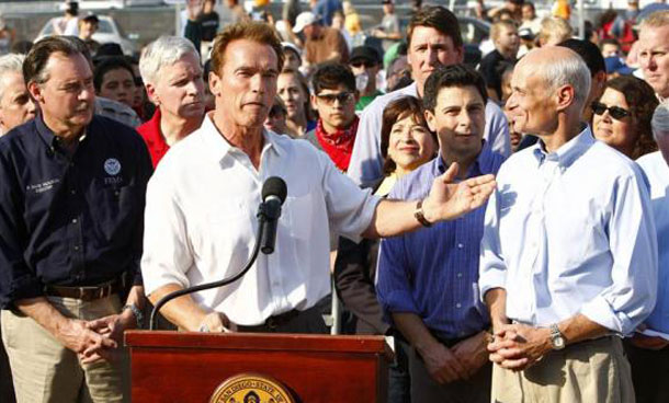 California Governor Arnold Schwarzenegger (C) thanks Homeland Security chief Michael Chertoff (R) for the Federal government's help as they visit an evacuation center from the San Diego wild fires at Qualcomm Stadium in San Diego, California. (REUTERS)