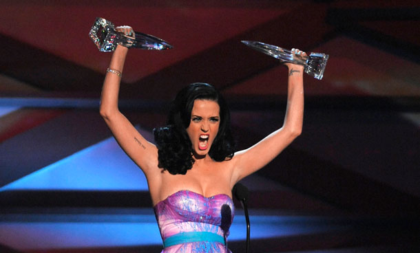 Katy Perry accepts the award for favorite female artist at the People's Choice Awards in Los Angeles. (AP)