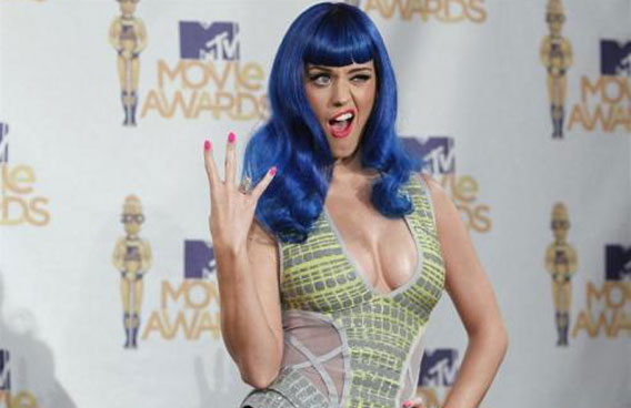 Katy Perry poses backstage after performing at the 2010 MTV Movie Awards in Los Angeles. (REUTERS)