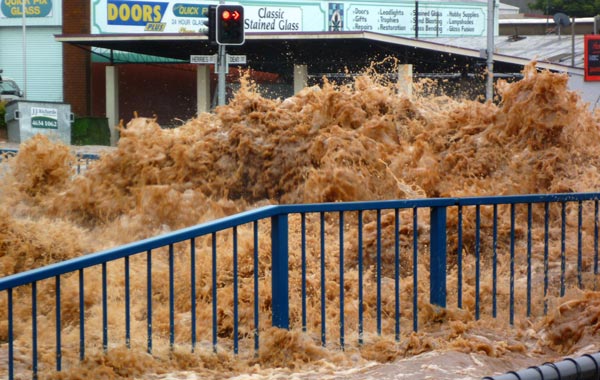 Australia braced for a rapidly rising death toll on January 11 after flash floods killed eight and left 72 missing, as a quickly spreading flood disaster forced evacuations in central Brisbane. (AFP)