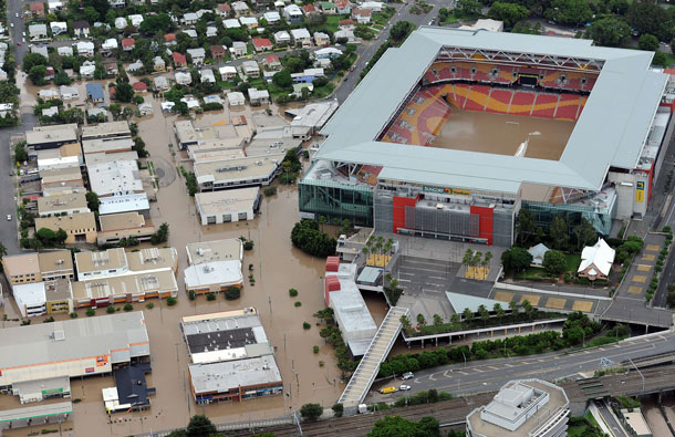 Iconic Suncorp Stadium (R) filled with the murky waters of the Brisbane River as flood waters devastate much of Brisbane. Australia's third-largest city Brisbane was turned into a "war zone" with whole suburbs under water and infrastructure smashed as the worst flood in decades hit 30,000 properties. (AFP)