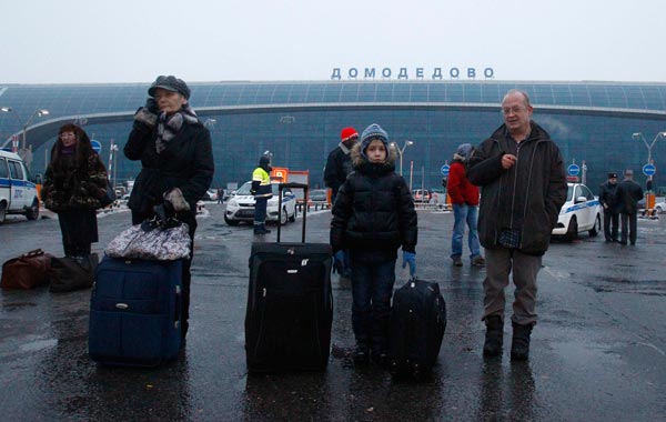 File picture shows people waiting for a car outside Domodedovo airport, near Moscow. At least 31 people were killed and more than 130 injured in a blast at Moscow's Domodedovo airport on Monday. (REUTERS)