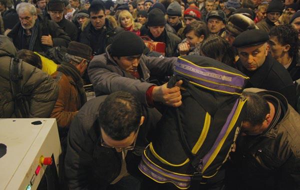 Passangers queue to pass security checks in Moscow's Domodedovo international airport. (AFP)