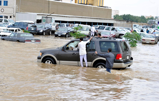 Submerged streets in Jeddah - Emirates24|7