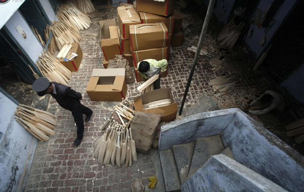 A worker packs bats into cardboard boxes at a factory in Meerut, 80 km (50 miles) northeast of Delhi. (REUTERS)