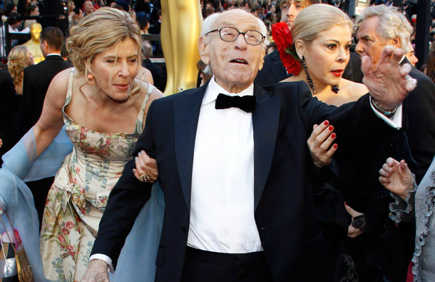 Honorary Oscar winner Eli Wallach arrives at the 83rd Academy Awards in Hollywood, California. (REUTERS)