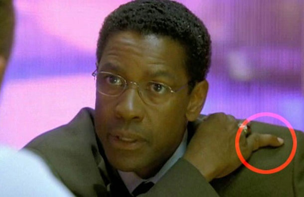Denzel Washington broke his finger while playing basketball as a child and never had his pinky corrected. (AGENCY)