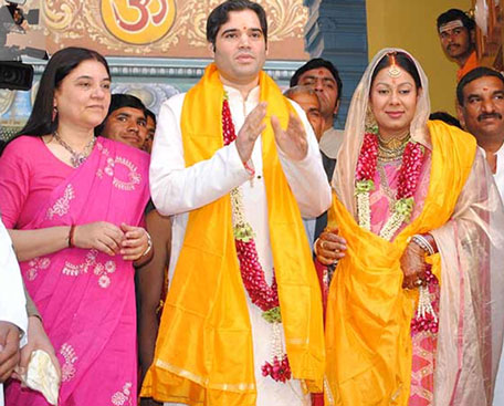 The newly-wed couple accept greetings from the well-wishers who had thronged the venue. (AGENCY)