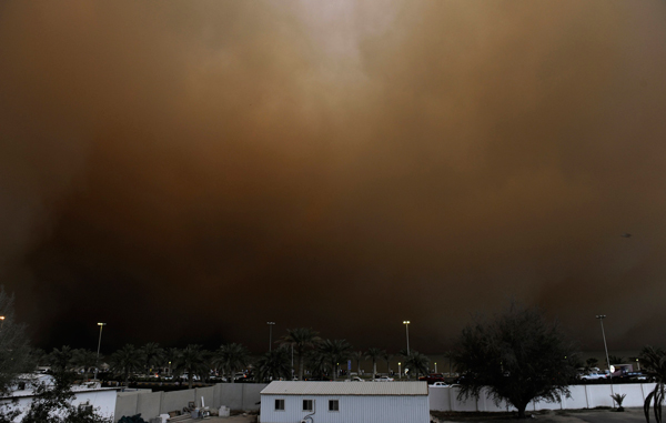 Amazing pictures of Kuwait sandstorm - Emirates24|7