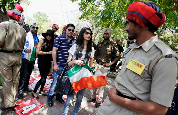 Spectators queue prior to the start of the 2011 ICC World Cup second Semi-Final between India and Pakistan at Punjab Cricket Association (PCA) Stadium on March 30, 2011 in Mohali, India. (GETTY/GALLO)