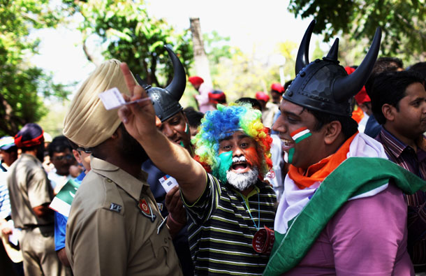 Spectators queue prior to the start of the 2011 ICC World Cup second Semi-Final between India and Pakistan at Punjab Cricket Association (PCA) Stadium on March 30, 2011 in Mohali, India. (GETTY/GALLO)