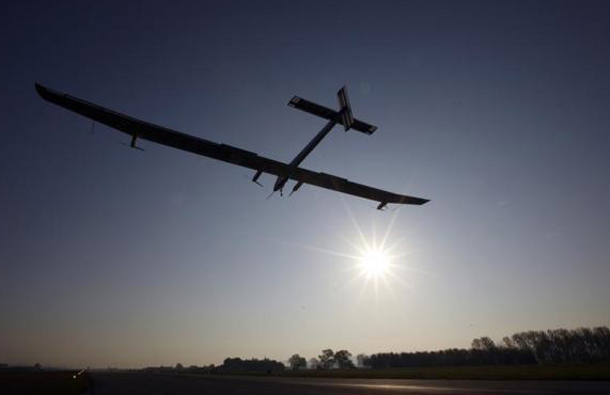 Solar Impulse's Chief Executive Officer and pilot Andre Borschberg performs a low altitude go-round procedure with the solar-powered HB-SIA prototype aircraft during a test flight at Payerne airport. (REUTERS)