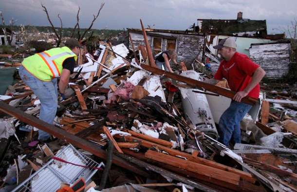 Violent tornado tear through Joplin, Missouri - Emirates24|7