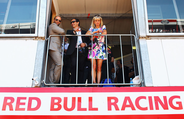 Actor Jason Statham (L) is seen above the Red Bull Racing garage during qualifying for the Monaco Formula One Grand Prix at the Monte Carlo Circuit in Monte Carlo, Monaco. (GETTY/GALLO)