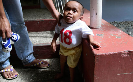 unrey Balawing is assited by his mother Concepcion following a series of measurement conducted by a Guinness World Records representative at Sindangan Health Center, Sindangan township, Zamboanga Del Norte province in Southern Philippines Saturday June 11, 2011, the eve of his 18th birthday which is coincidentally is the Philippines Independence Day.  (AFP)