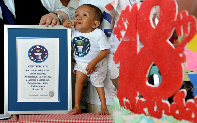 Guinness Names Filipino As World s Shortest Man News World 