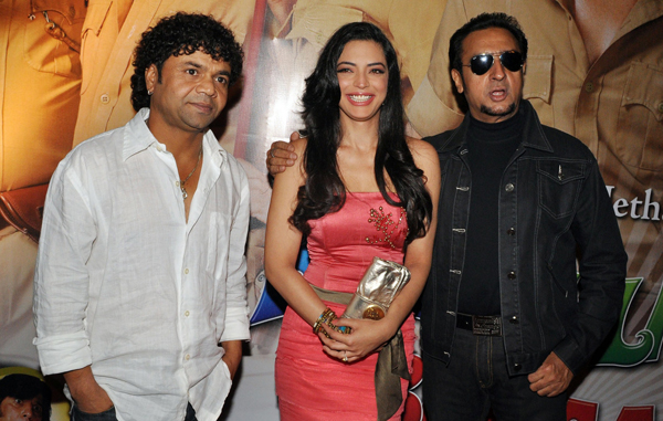 Indian Bollywood film actors Rajpal Yadav, (L), Shweta Bhardwaj (C) and Gulashan Grover attend the promotional event for the Hindi film 'Bin Bilaye Baraati' in Mumbai. (AFP)