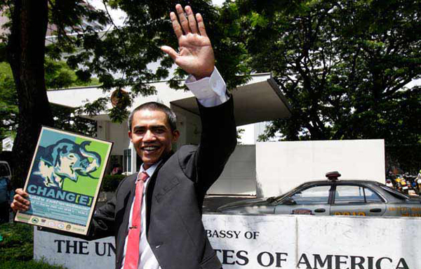 Greenpeace activist IIham Anas, 34, mimics US President Barack Obama as he poses for photographers during a protest outside the US embassy in Bangkok September 18, 2009. Anas called for strong action from world leaders to stop global warming. (REUTERS)