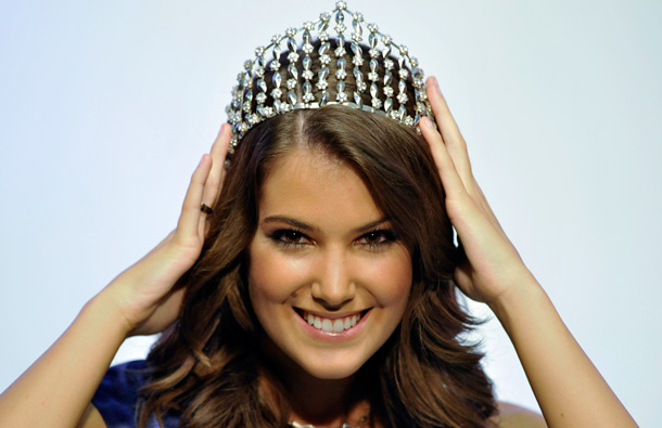 Linda Szunai, 19-year old student smiles after winning the Miss Hungary beauty contest in Budapest, Hungary. Linda  will represent Hungary on the upcoming Miss World final in London. (AP)